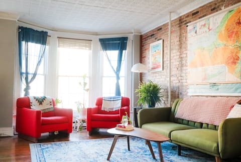 Top performing Airbnb: Spacious modern apt downtown - steps from Seneca in Geneva