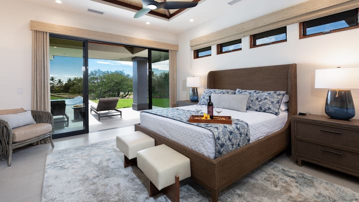 Suitë luksoze kryesore me krevat dopio "King" dhe hyrje në lanai dhe pishinë.