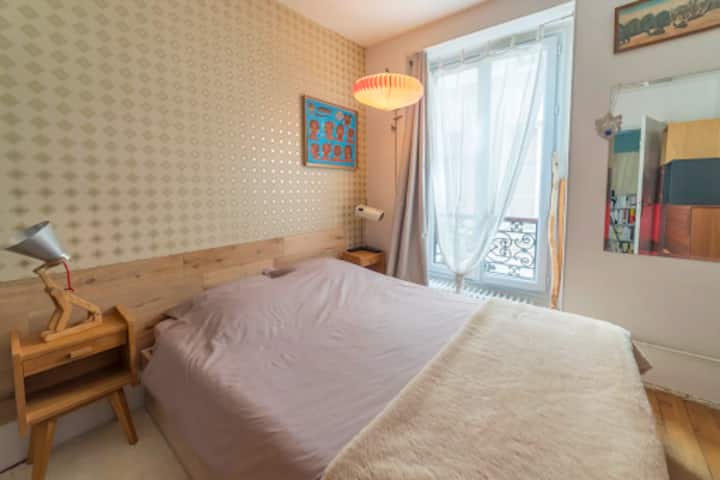 Queensize bed (wieg of wieg op aanvraag) met verduisteringsgordijnen// queensize bed (babybed op aanvraag) met verduisteringsgordijnen //Queensize-Bett (Kleinkindbett auf Anfrage) mit Verdunklungsvorhängen
