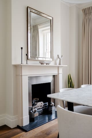 Stunning Knightsbridge Cadogan Square Flat gallery image 5