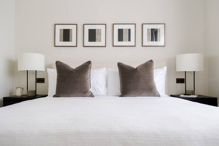 Stunning Knightsbridge Cadogan Square Flat gallery image 2