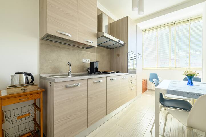 [Pulcinella Home] – Chic e Comfort in Central City gallery image 5