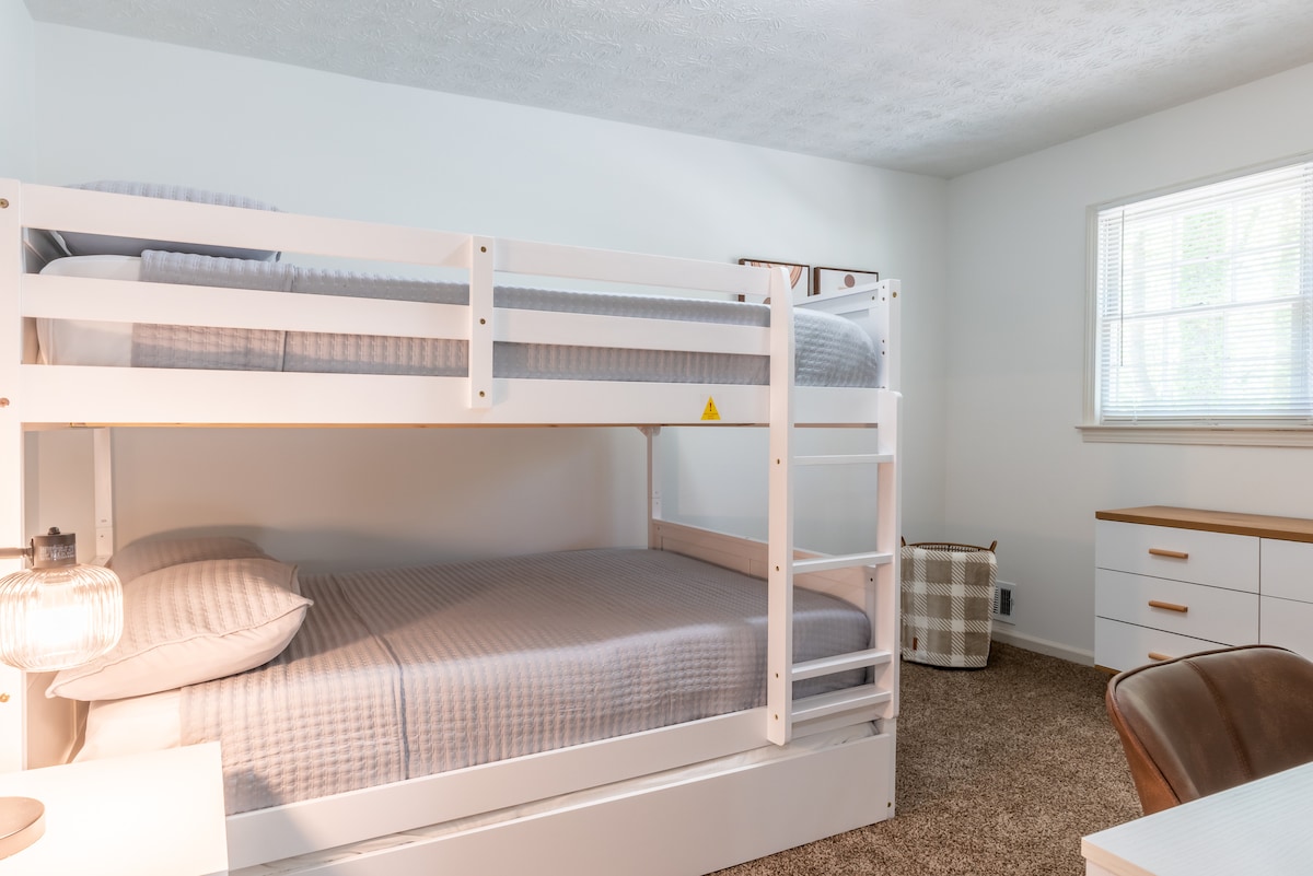 Dormitorio 3.

Litera completa con cama nido individual.