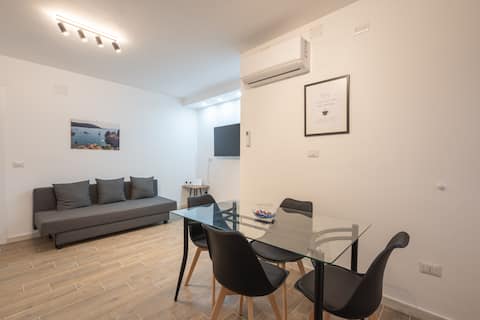 [to harbour and beaches-modern flat] City Centre
