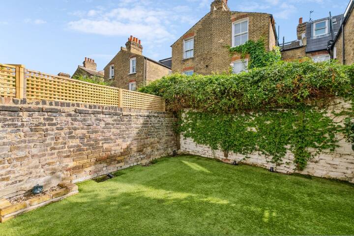Victorian House in Clapham with Private Garden gallery image 3