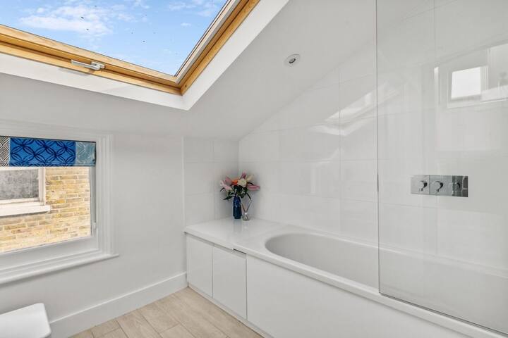 Victorian House in Clapham with Private Garden gallery image 5