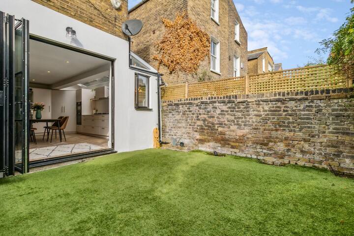 Victorian House in Clapham with Private Garden gallery image 2