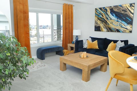 Popular Airbnb listing: Private 1BR Suite • Kitchen • WiFi • Free Parking in Legacy