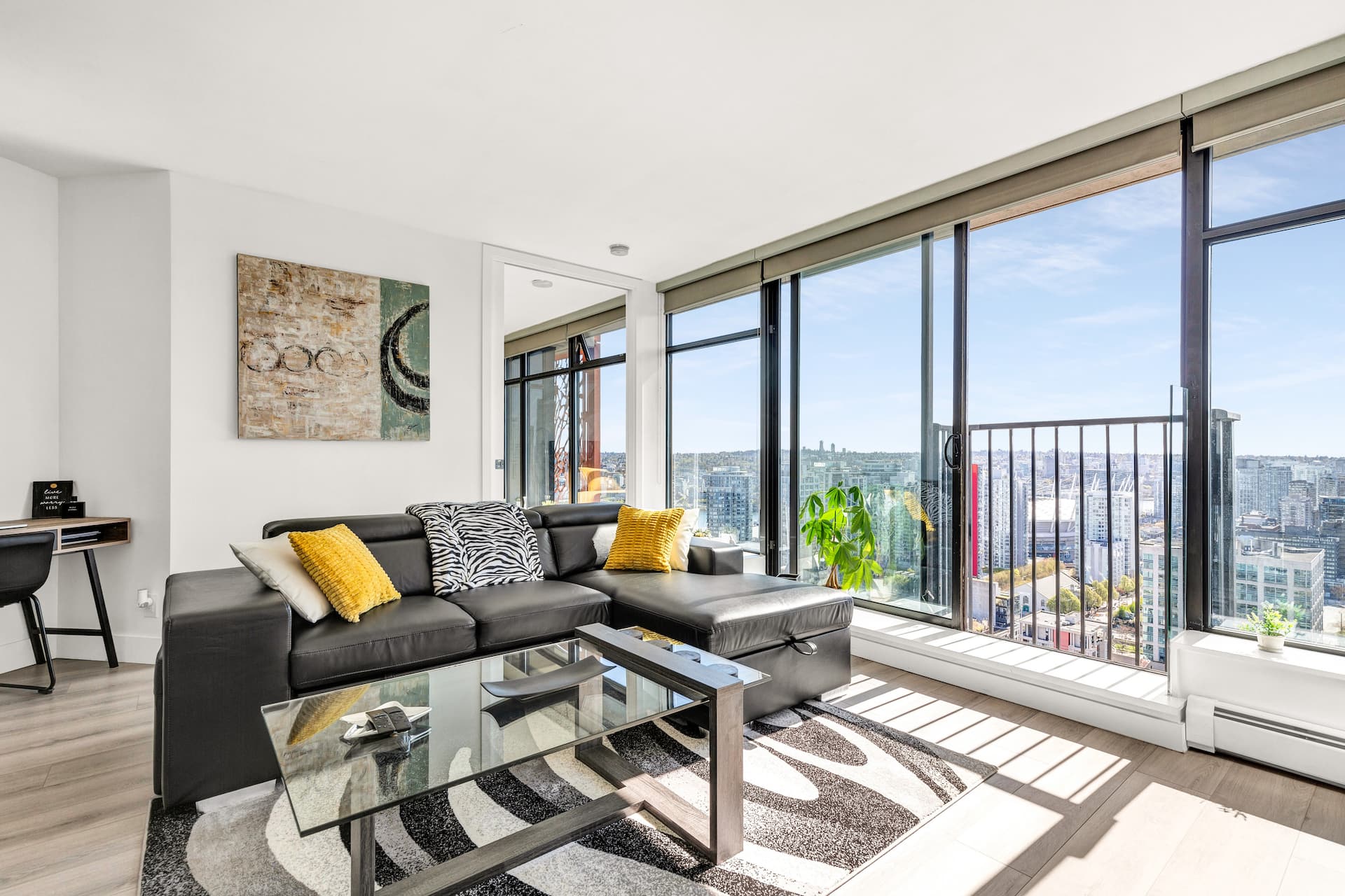 Luxury Central Apartment with City Views