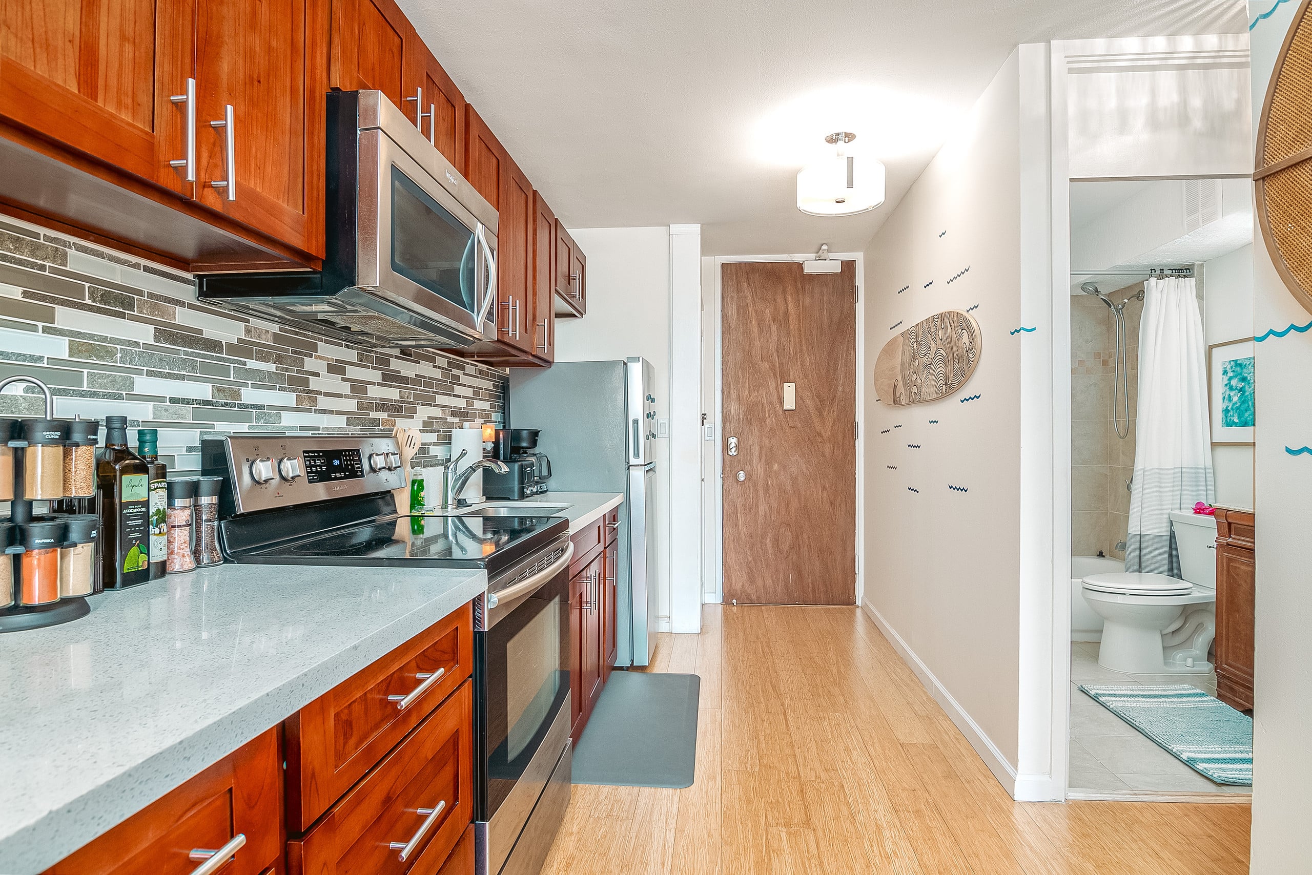 Gorgeous Beachfront Condo (parking / 2 pools!) - Image 29