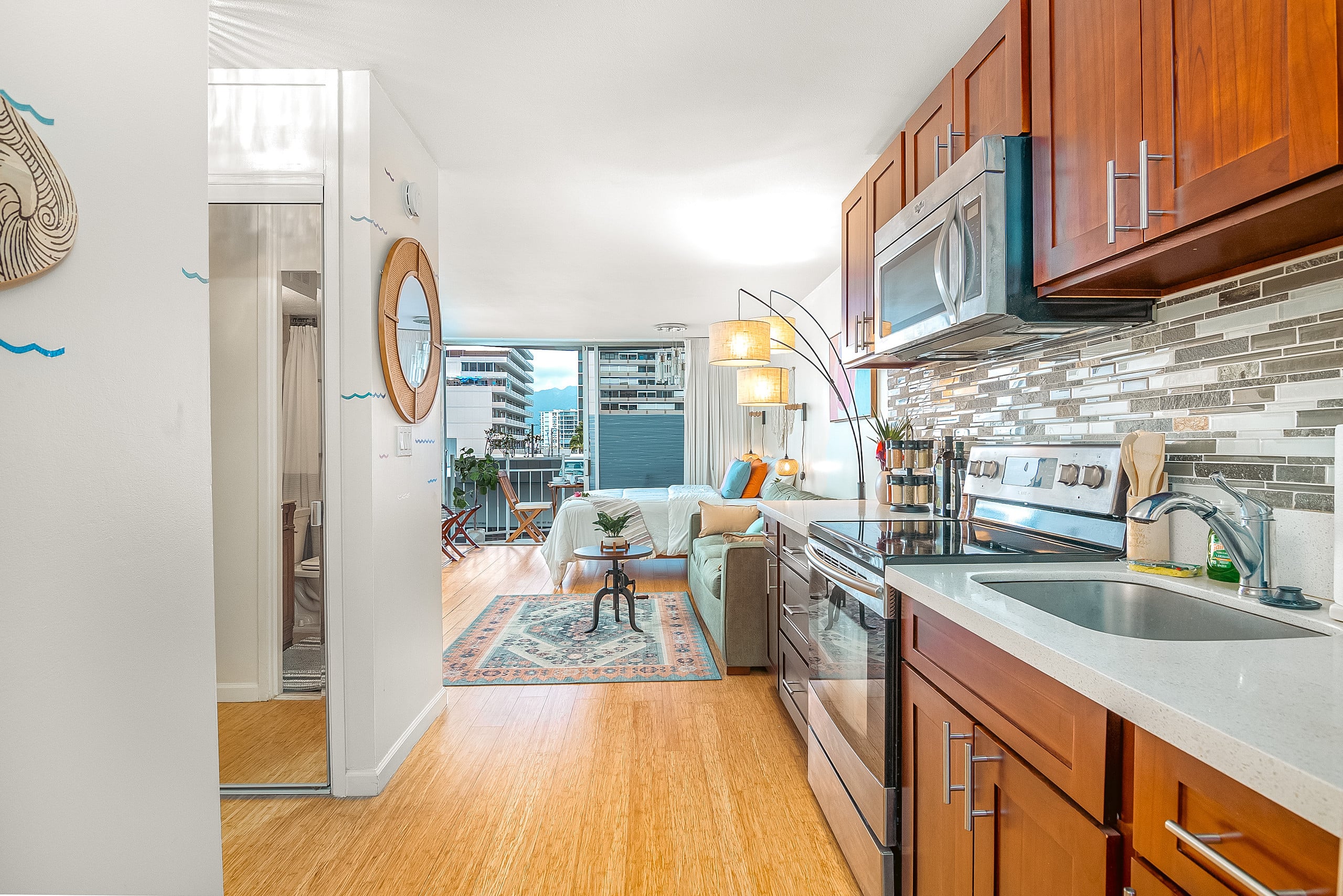 Gorgeous Beachfront Condo (parking / 2 pools!) - Image 28