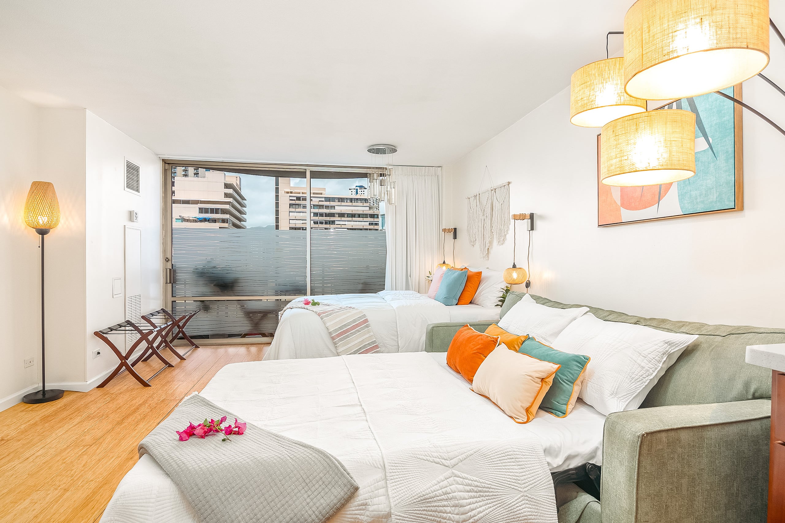 Gorgeous Beachfront Condo (parking / 2 pools!) - Image 14