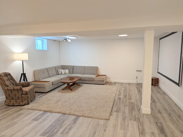 Beautiful And Spacious Basement - London