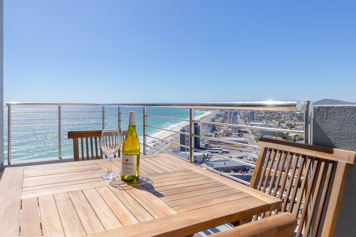 Spacious Blouberg Beachfront Pad with Pool Access