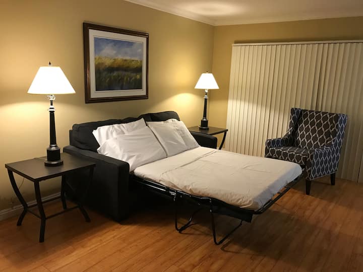 Hollywood 2 Bedroom Free Parking Iii - West Hollywood, CA