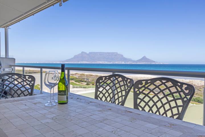 Dolphin Beach H205 Beachfront APT, Blouberg by HMH