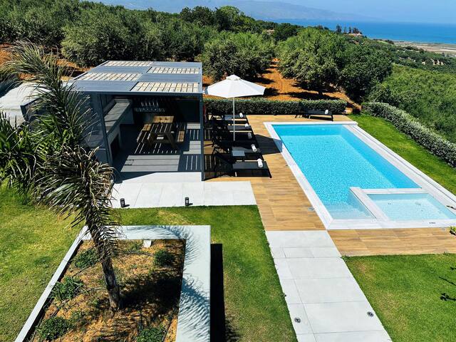 Ocean Crest Villa 10PL 4BD 3BA. 3min to beach gallery image 2