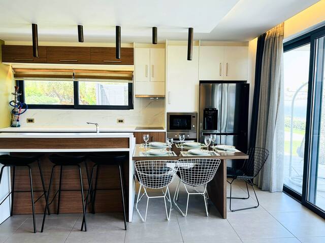 Ocean Crest Villa 10PL 4BD 3BA. 3min to beach gallery image 4