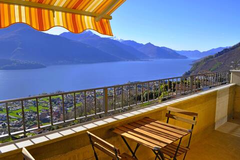 NEW Apt! Stunning Lake View terrace, garden, BBQ