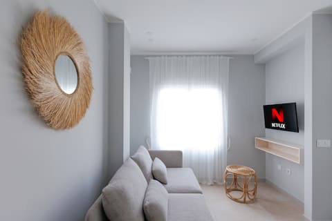 Popular Airbnb listing: [Elegant 2 Bedrooms Flat]Playa Chica&Parking in Puerto Del Rosario