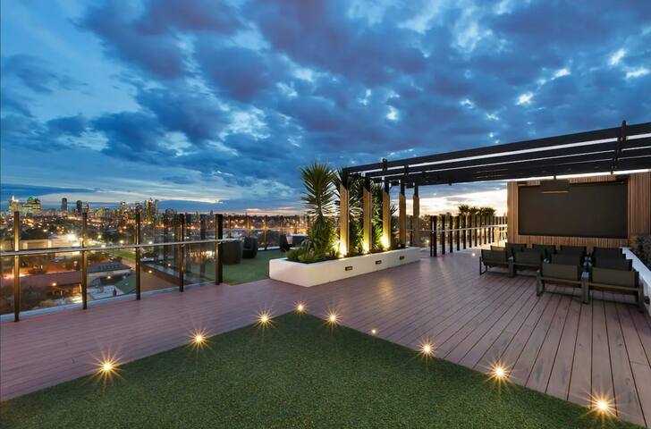 Views, Pool, Spas, Location, Gym, Sauna, Views