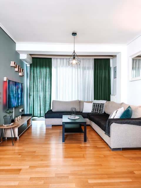 Top performing Airbnb: Urban Athens Center Apartment in ΙΠΠΟΚΡΑΤΕΙΟ