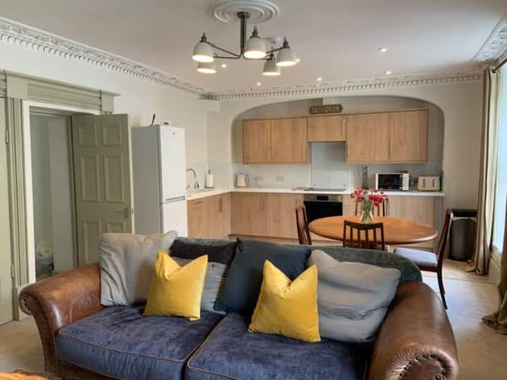 Stunning Unique Period 2 Bedroom Apartment - Tetbury