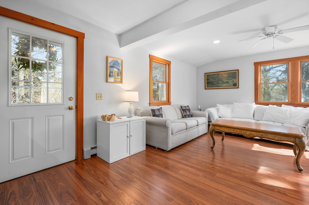 Successful Airbnb property: Cozy Cape Stay! bike path, beaches, water view! in North Eastham
