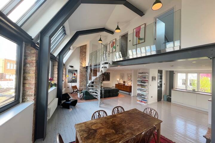 Luxury loft-style flat: ideal for exploring London