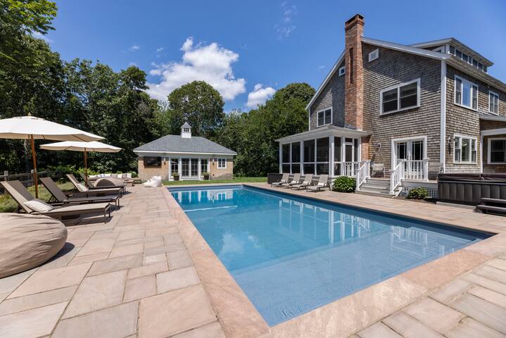 Amazing Beach House in the Woods – Pool & Hot Tub gallery image 2