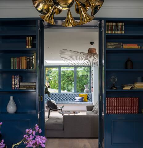 Elegant, Spacious Family home gallery image 5