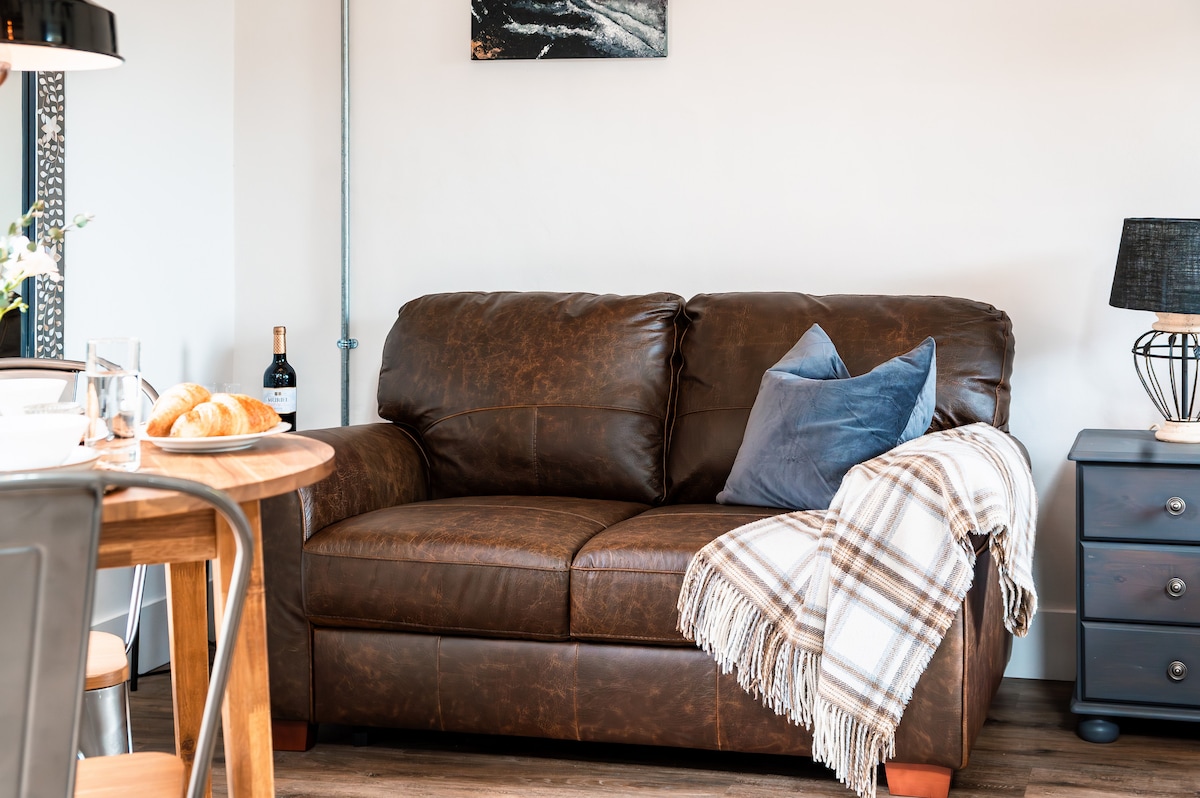 Popular Airbnb listing: Seascape in Milford On Sea