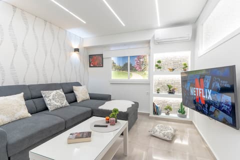 Top Airbnb: Melina's urban hideaway next to Acropolis in ΚΟΥΚΑΚΙ