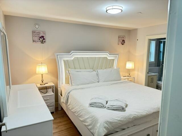 3 bedrms/ 3 washrs, Free Parking, Near Airport gallery image 5