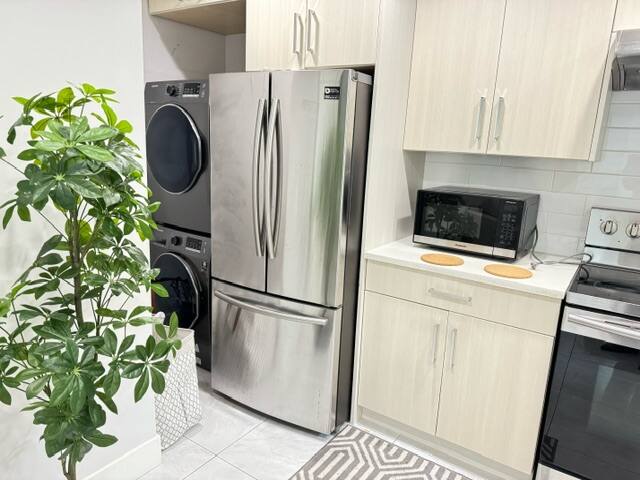 3 bedrms/ 3 washrs, Free Parking, Near Airport gallery image 4