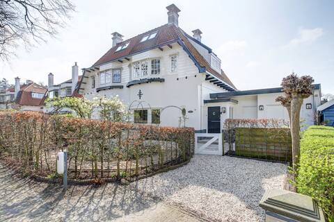 Spacious family home close to Amsterdam