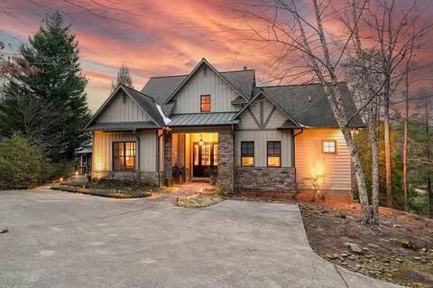 Clear Creek Retreat Lake Views from every room