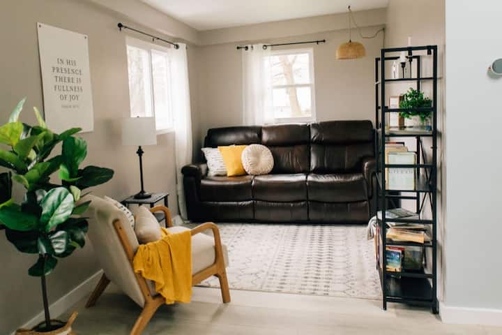 Lakeview Cottage- Hot Tub, Patio, Espresso Machine - Lisbon