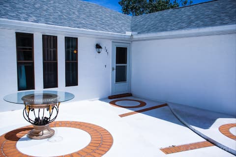 Cozy,  Palm Bay accommodation.