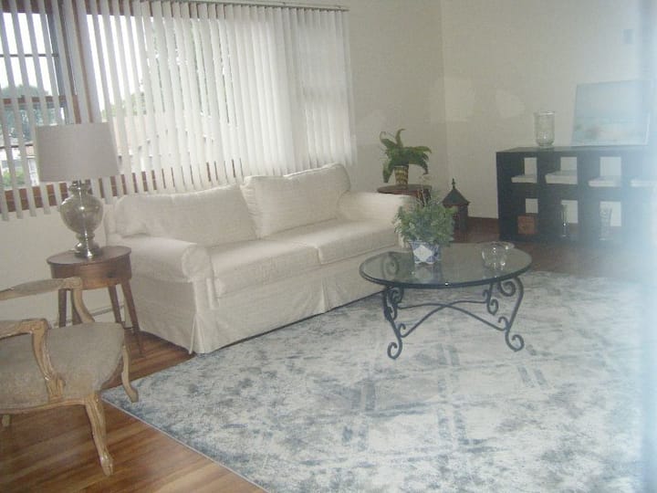 Fully Furnished 2nd Floor Apt. 4 Rooms 2 Bedrooms - ニューヘブン, CT