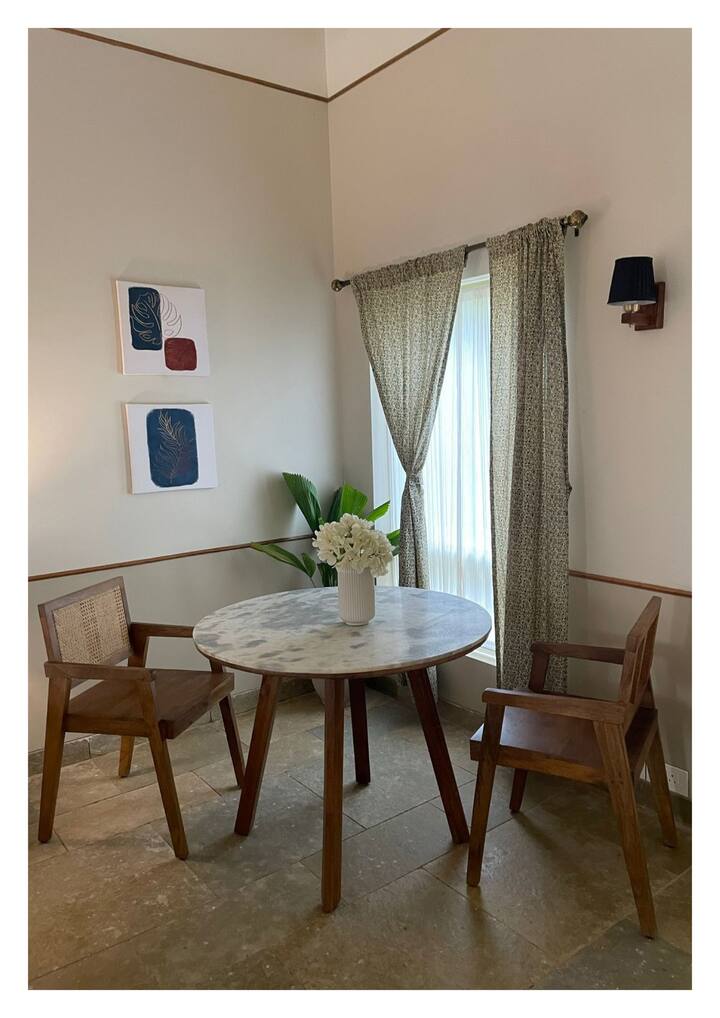 Dining area image 1