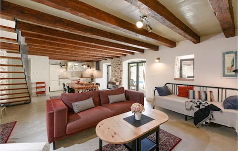 Popular Airbnb listing: Villa Dvori, NIN in Grad Nin