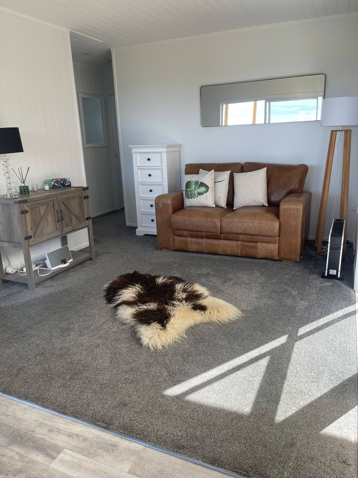 Popular Airbnb listing: Relax at The Little Retreat 1 King, 1 Double in Bream Bay