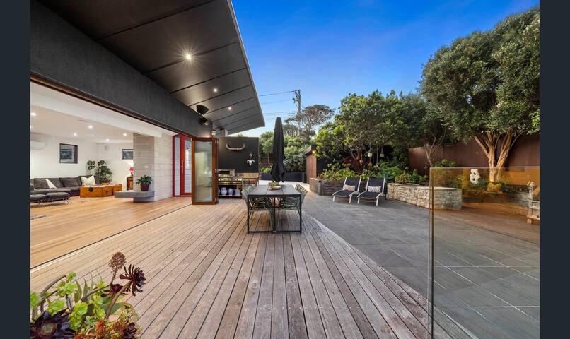 Back beach Luxury with pool/spa gallery image 5