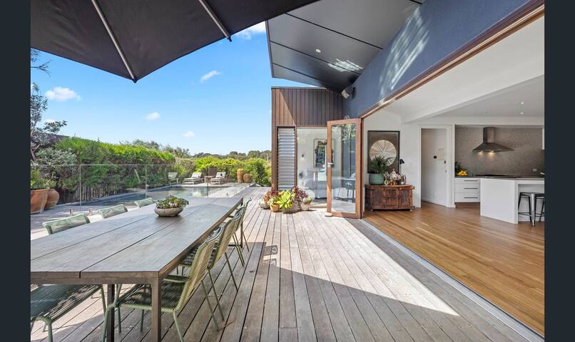 Back beach Luxury with pool/spa gallery image 4