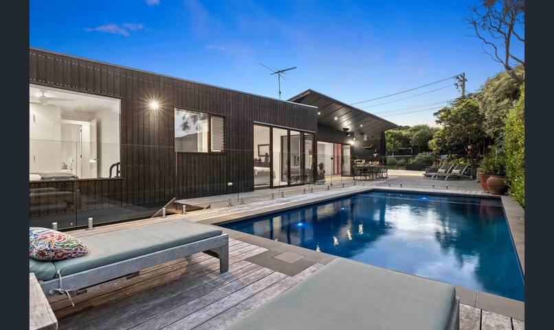 Back beach Luxury with pool/spa