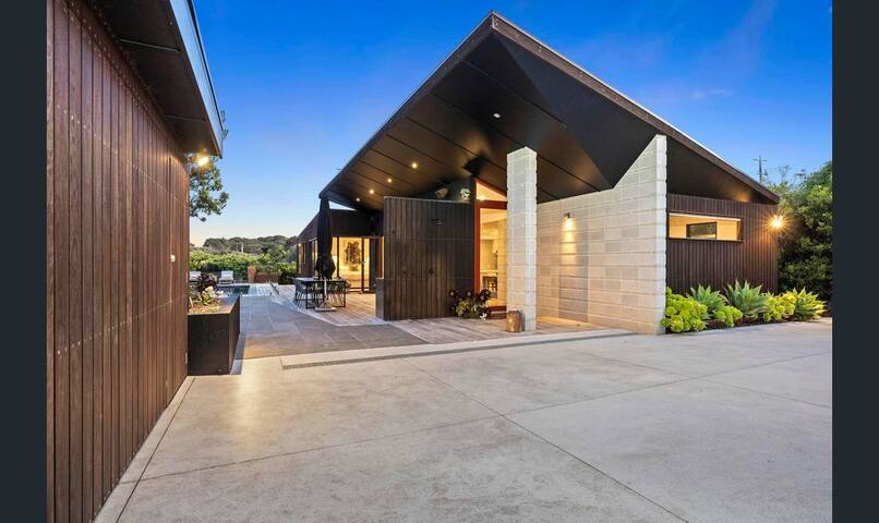 Back beach Luxury with pool/spa gallery image 2