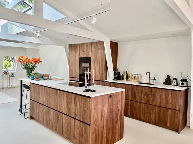 Luxury Design Loft, unique stay next to Vondelpark gallery image 3