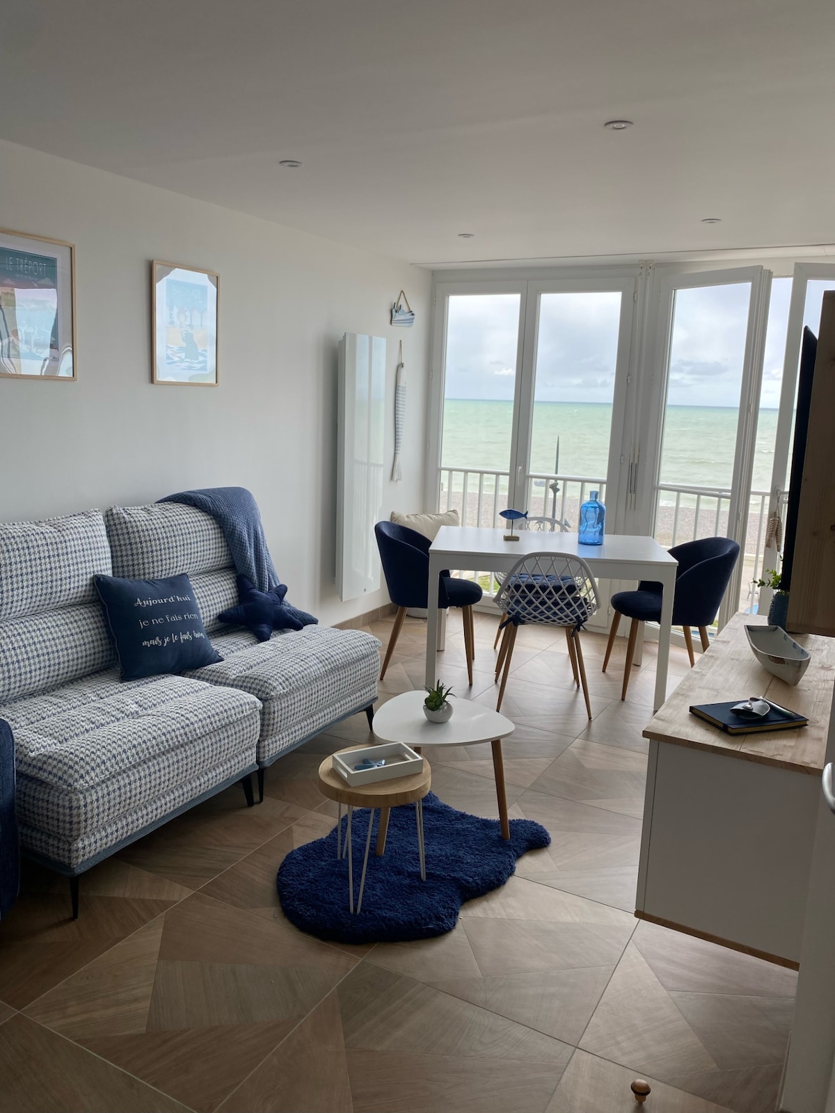Propriété Airbnb réussie: "Blanc Bleu Mer": Waterfront à Le Tréport
