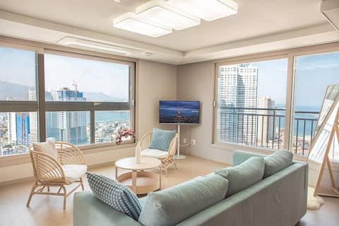 @ Newly opened @ 270 degrees Surround View # 20th floor 35 pyeong # Spacious and cozy # Ocean view # Family accommodation